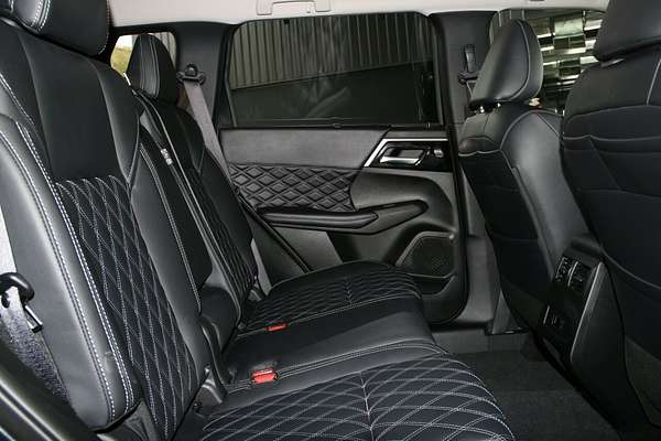 2024 Mitsubishi Outlander Exceed ZM