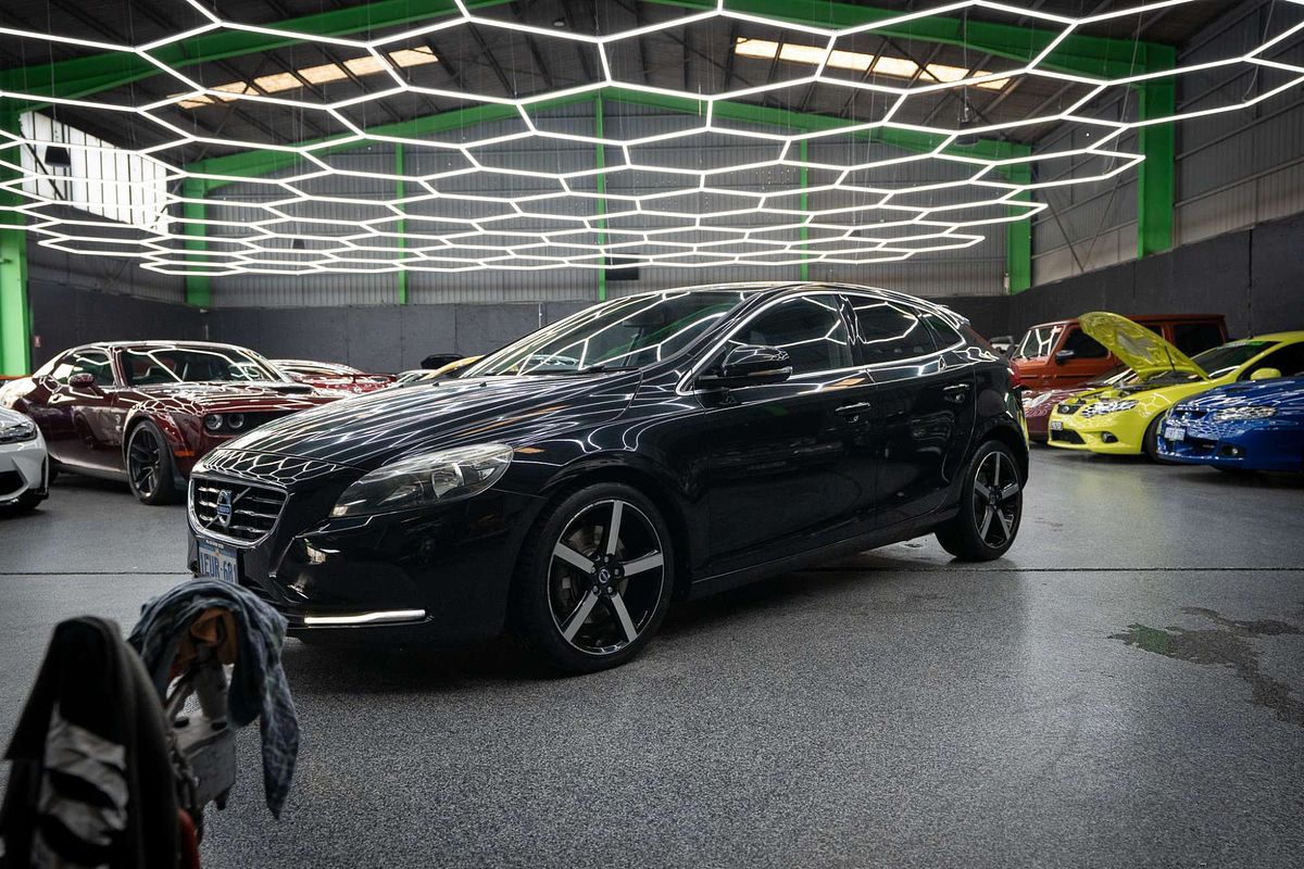 2014 Volvo V40 T4 Sprint Edition