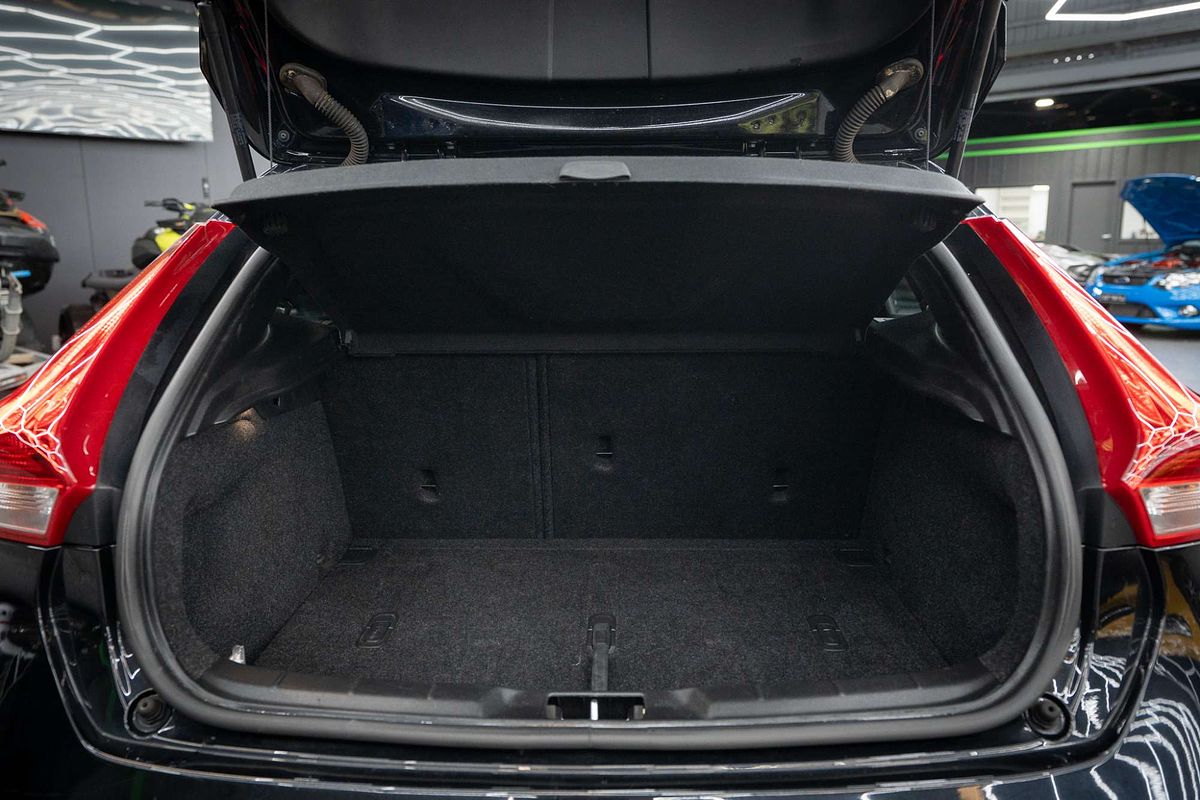 2014 Volvo V40 T4 Sprint Edition