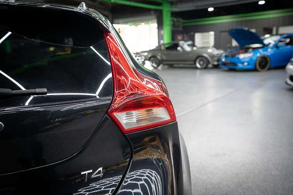 2014 Volvo V40 T4 Sprint Edition