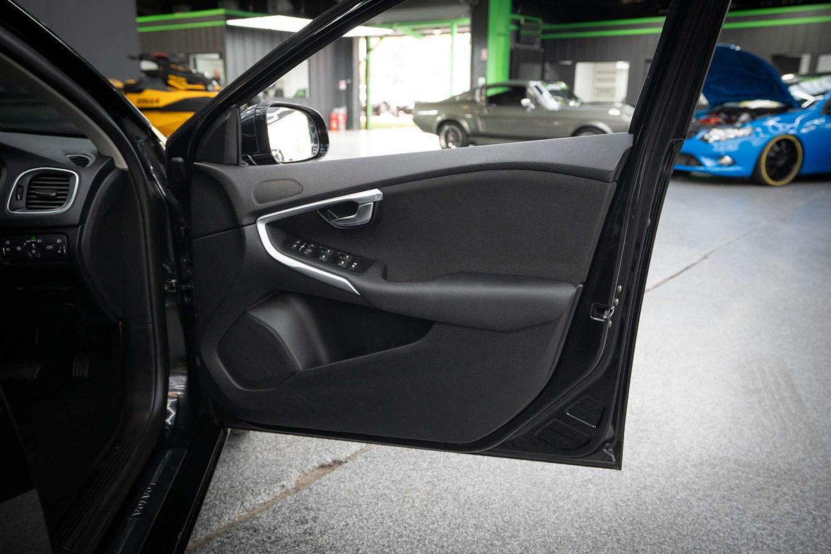 2014 Volvo V40 T4 Sprint Edition