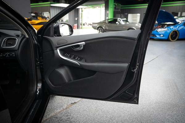 2014 Volvo V40 T4 Sprint Edition