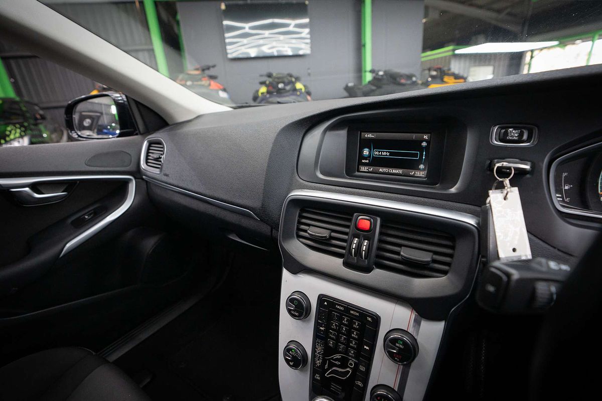 2014 Volvo V40 T4 Sprint Edition