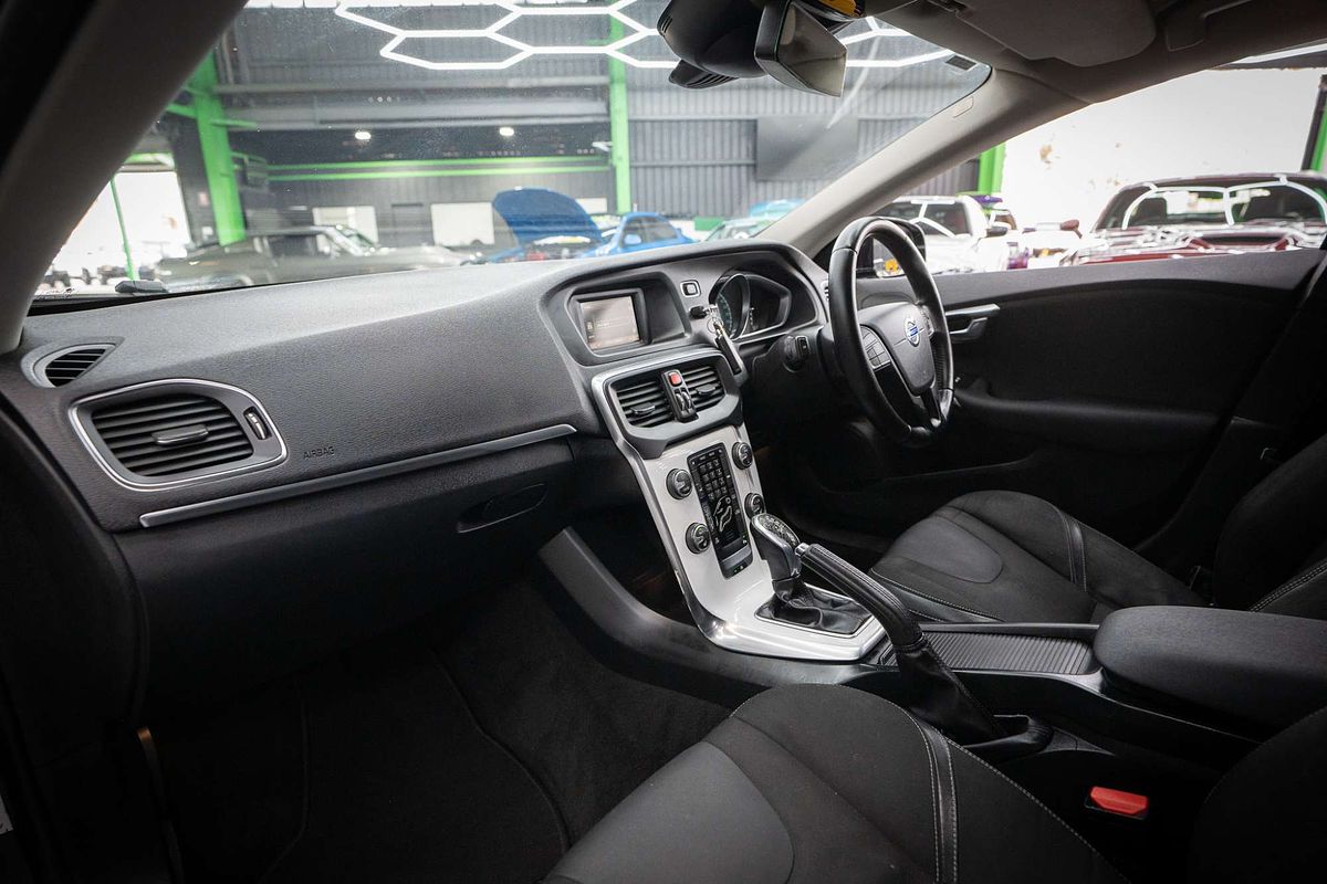 2014 Volvo V40 T4 Sprint Edition