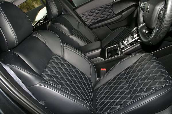 2024 Mitsubishi Outlander Exceed ZM