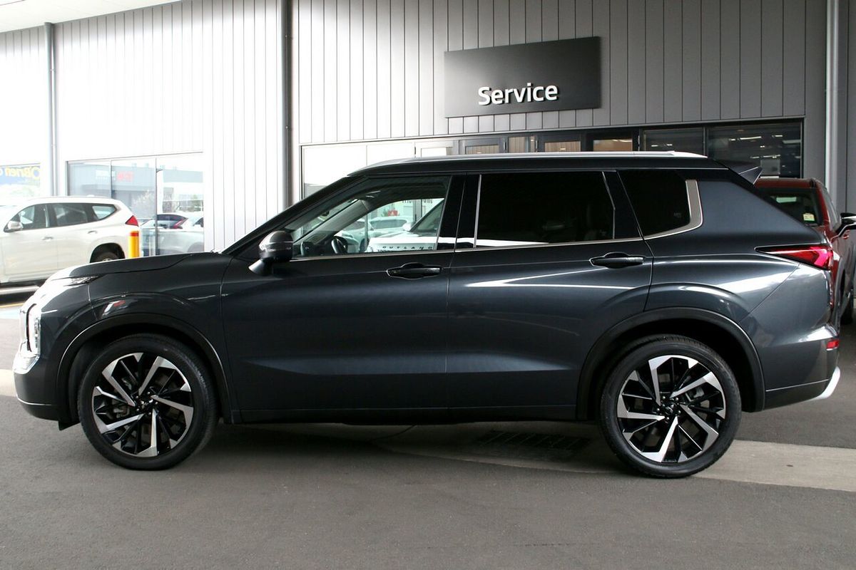 2024 Mitsubishi Outlander Exceed ZM