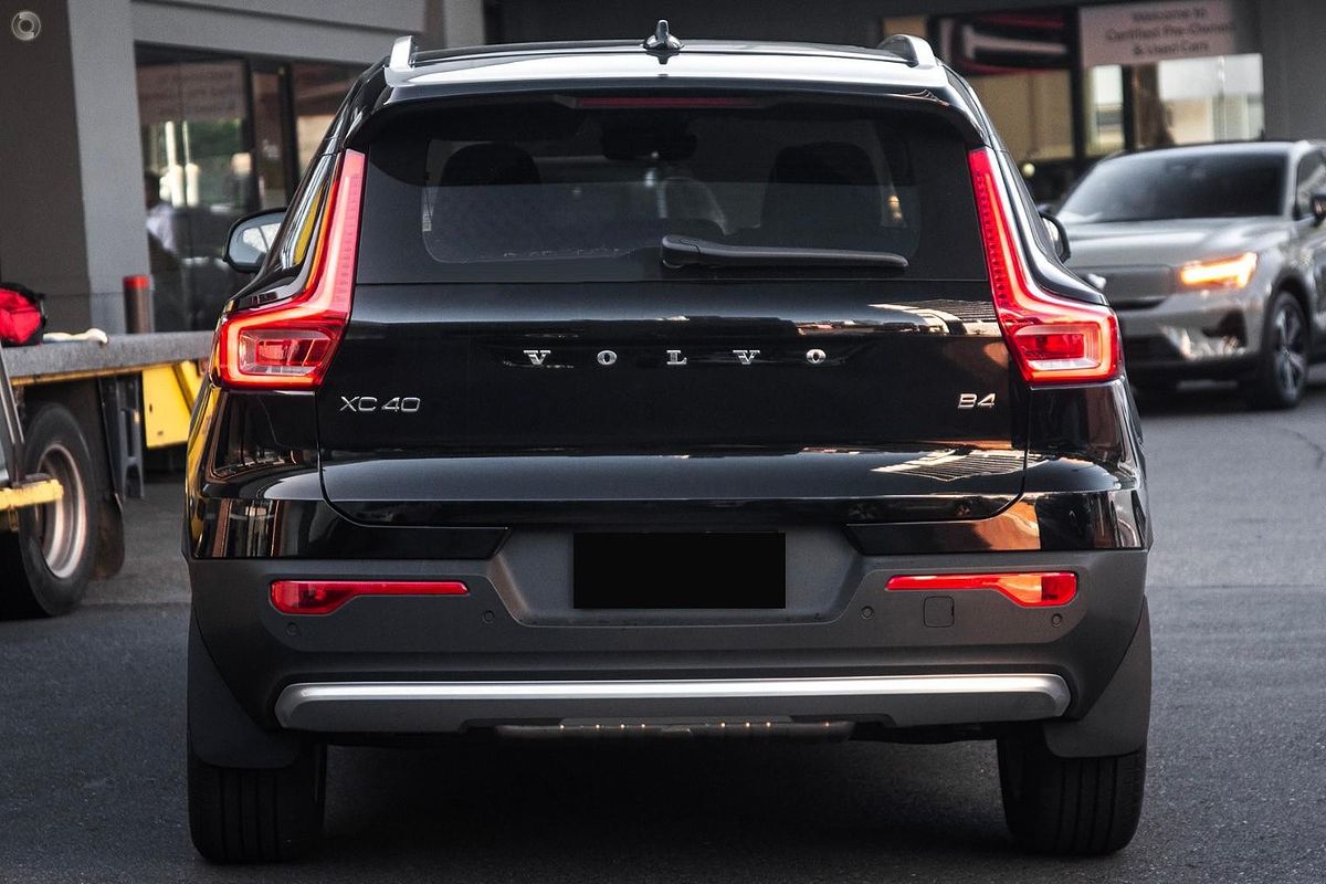 2025 Volvo XC40 Plus B4