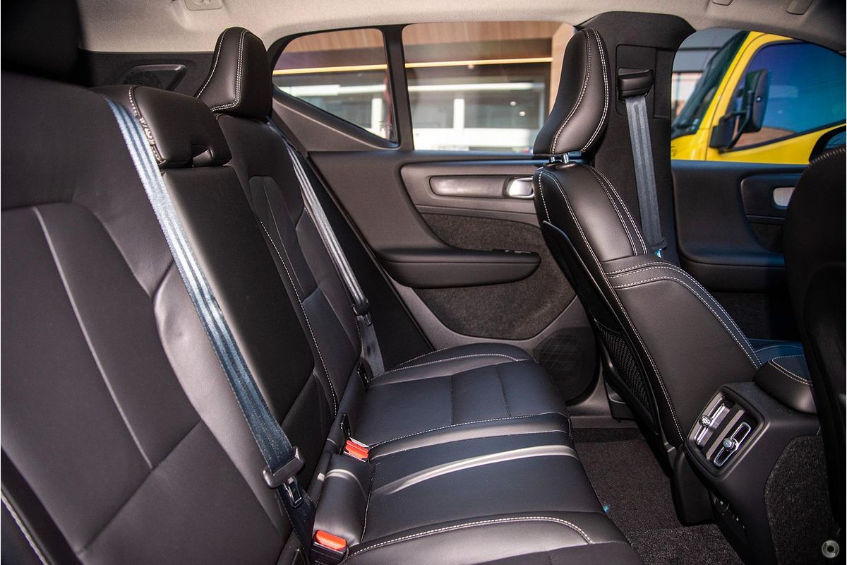 2025 Volvo XC40 Plus B4