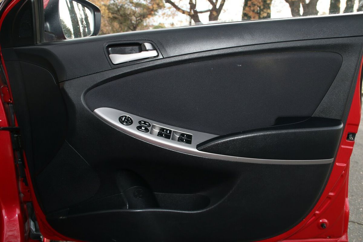 2014 Hyundai Accent Active RB2