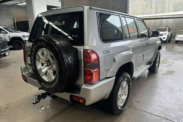 2012 Nissan Patrol ST GU 8