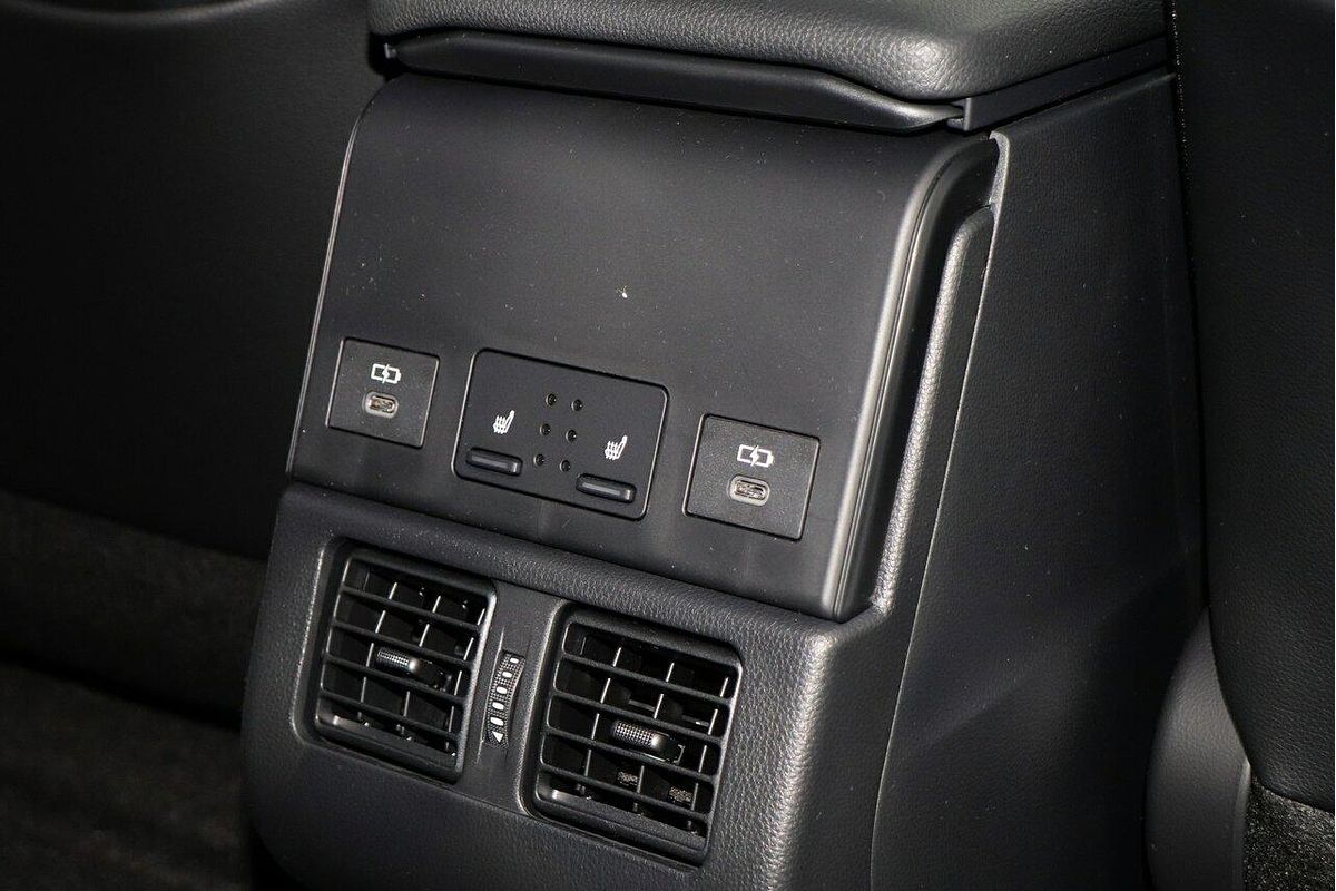 2025 Subaru Solterra AWD Touring E1-1