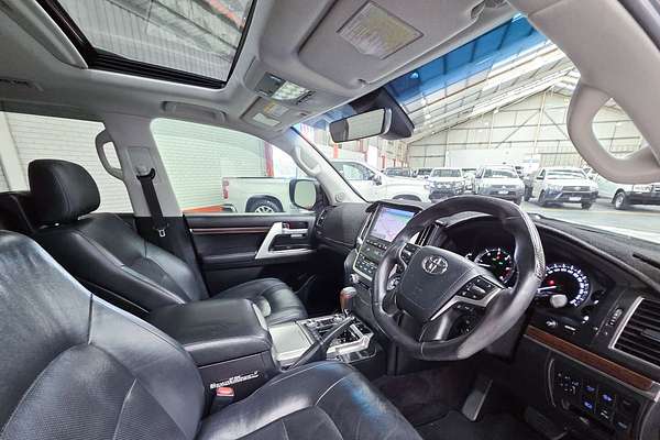 2017 Toyota Landcruiser Sahara VDJ200R