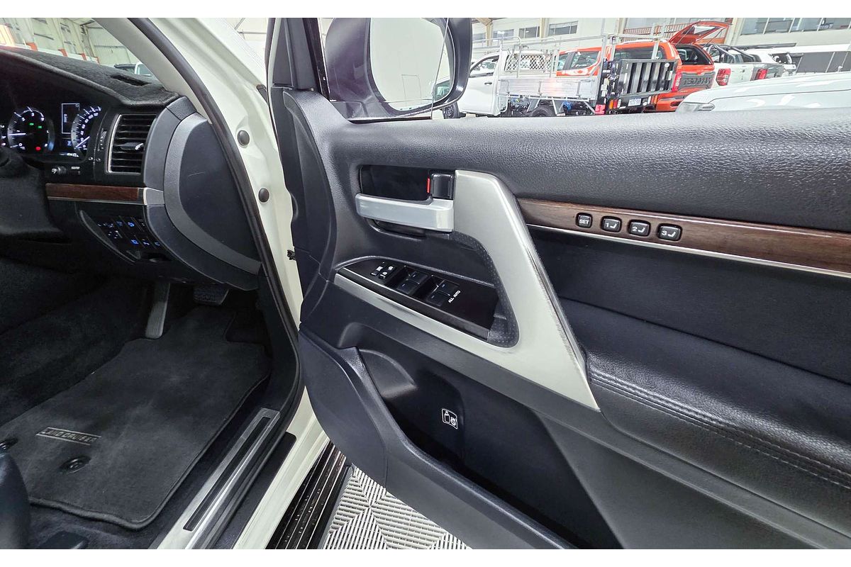 2017 Toyota Landcruiser Sahara VDJ200R
