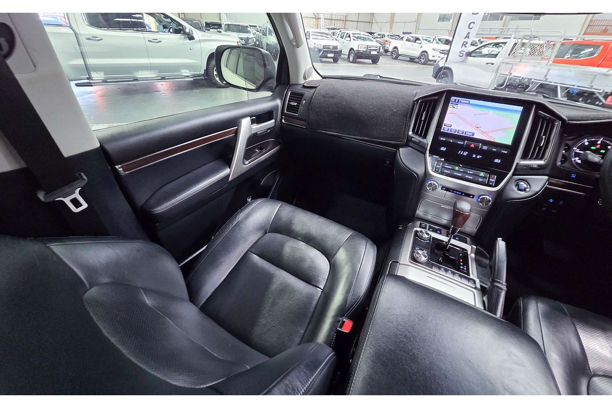 2017 Toyota Landcruiser Sahara VDJ200R