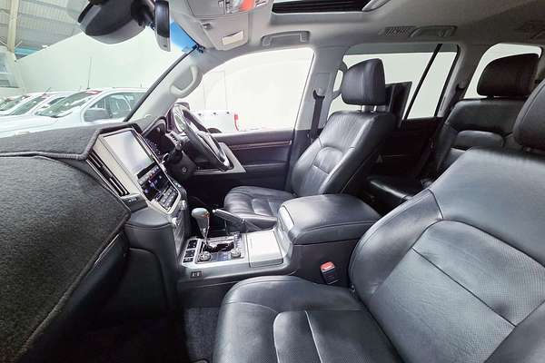 2017 Toyota Landcruiser Sahara VDJ200R