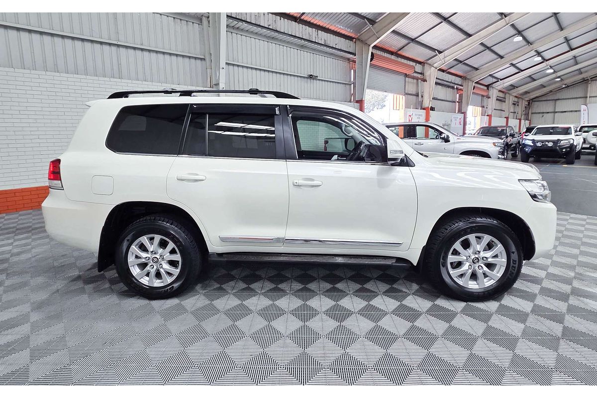 2017 Toyota Landcruiser Sahara VDJ200R