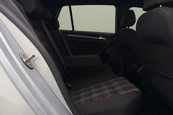 2015 Volkswagen Golf GTI 7