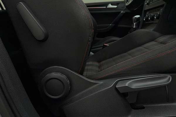 2015 Volkswagen Golf GTI 7