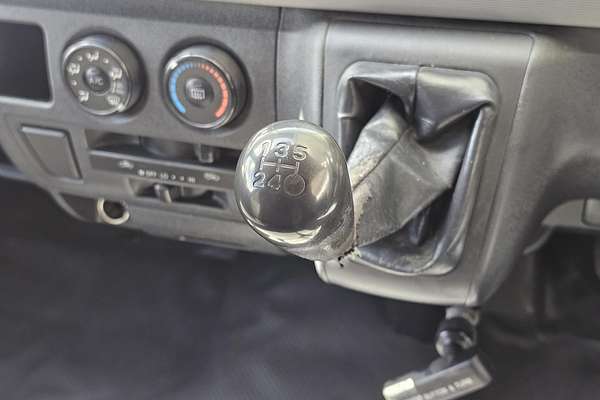 2013 Toyota Hiace KDH201R LWB