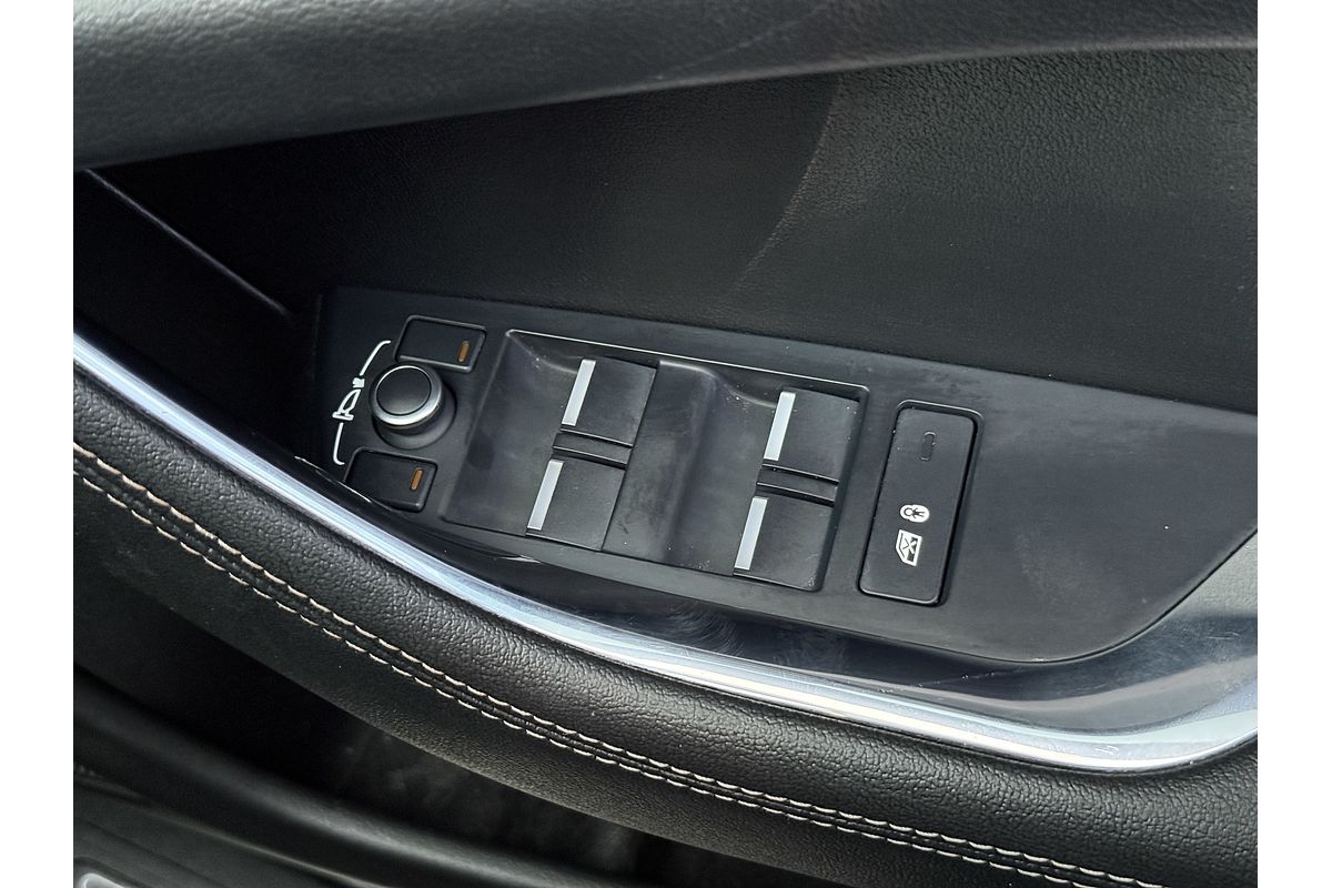 2020 Jaguar XE P300 R-Dynamic SE X760