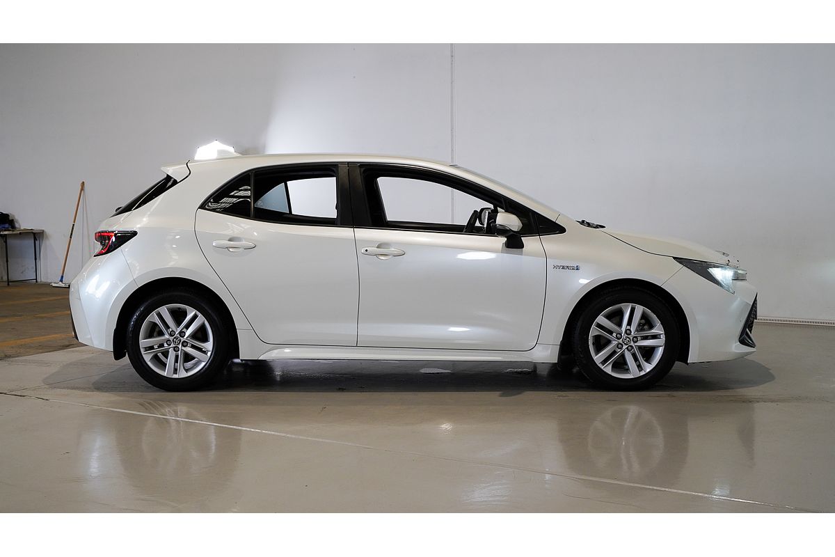 2018 Toyota Corolla SX Hybrid ZWE211R