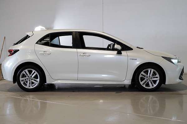 2018 Toyota Corolla SX Hybrid ZWE211R