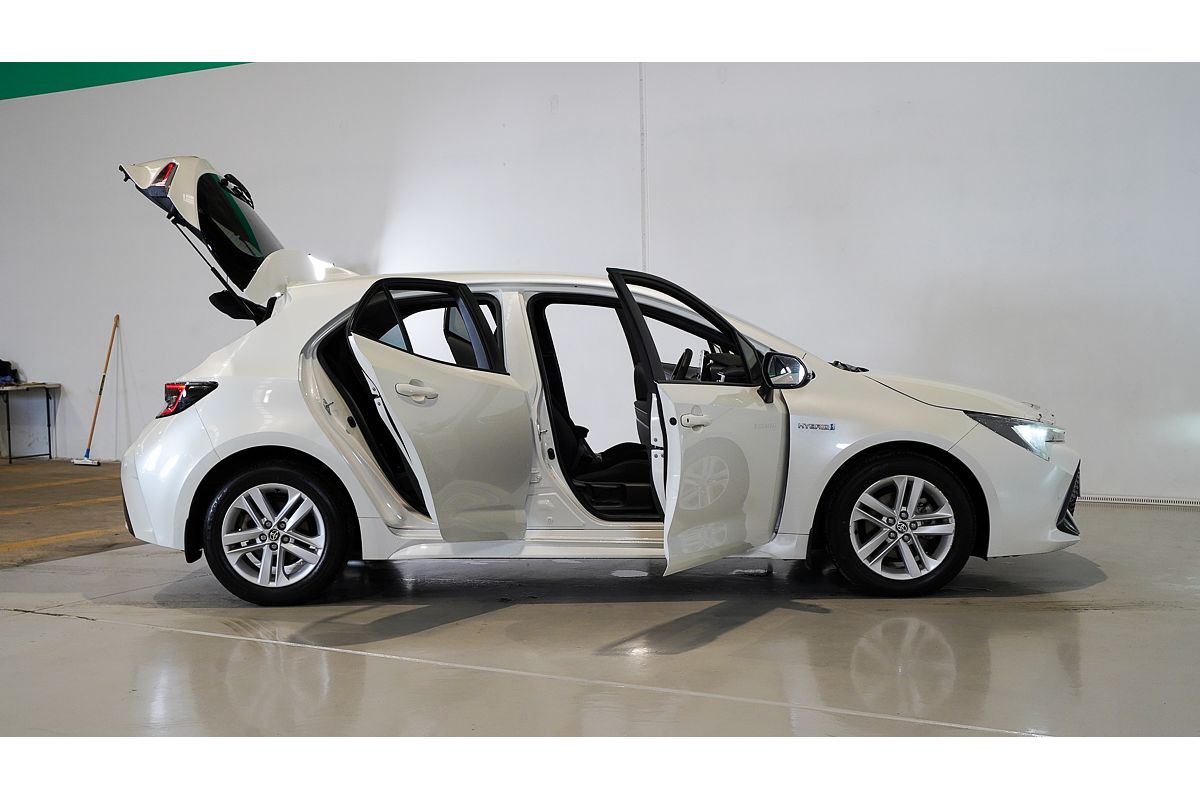 2018 Toyota Corolla SX Hybrid ZWE211R