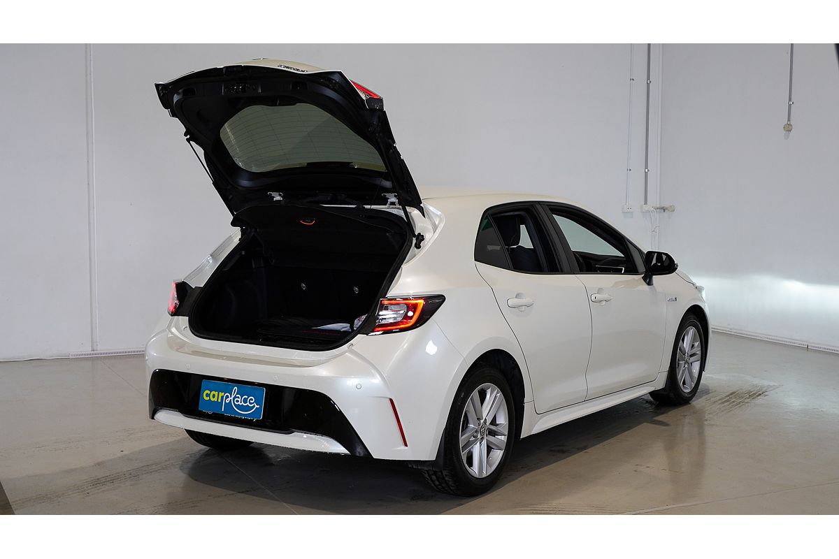 2018 Toyota Corolla SX Hybrid ZWE211R