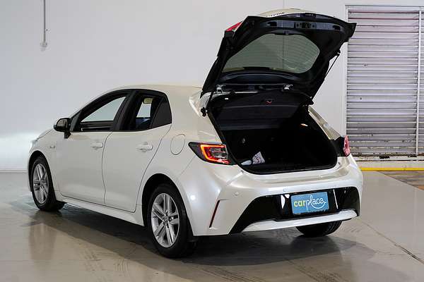 2018 Toyota Corolla SX Hybrid ZWE211R