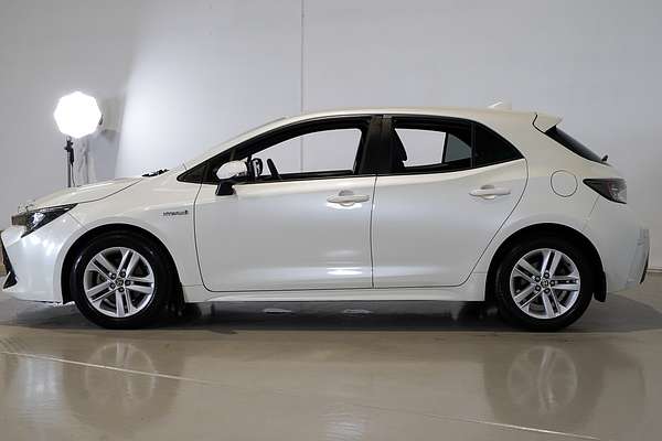 2018 Toyota Corolla SX Hybrid ZWE211R