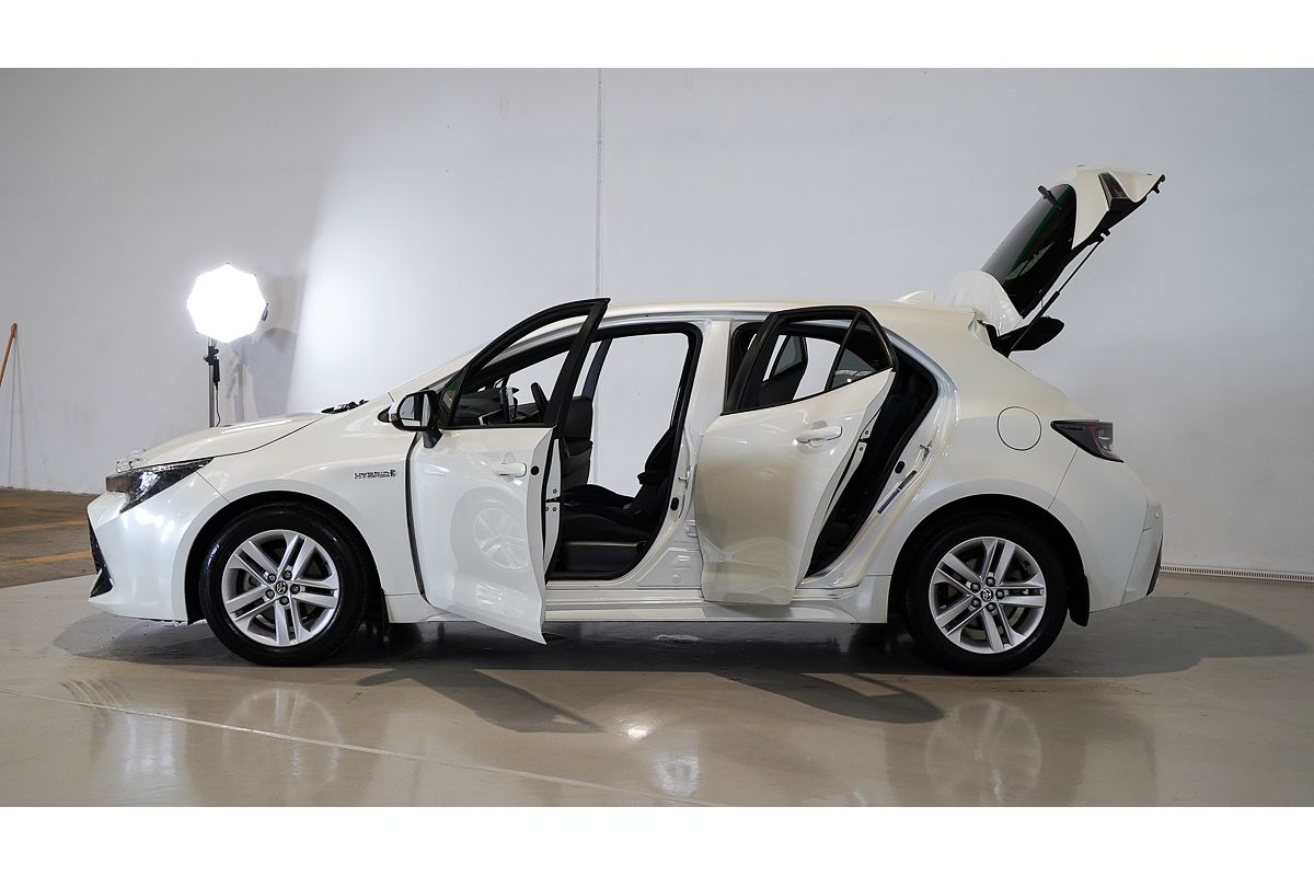 2018 Toyota Corolla SX Hybrid ZWE211R