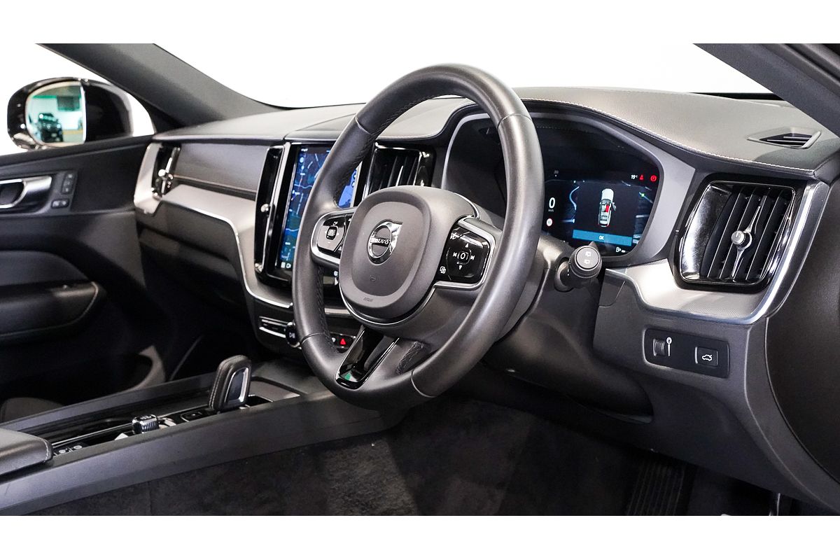 2021 Volvo XC60 B6 R-Design