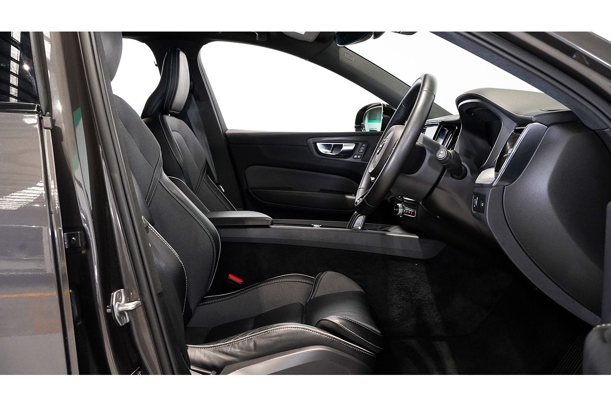2021 Volvo XC60 B6 R-Design
