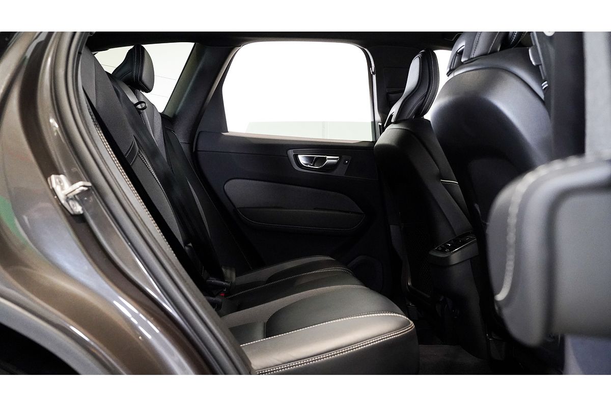 2021 Volvo XC60 B6 R-Design