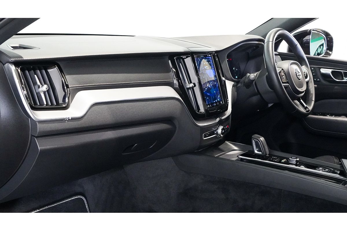 2021 Volvo XC60 B6 R-Design