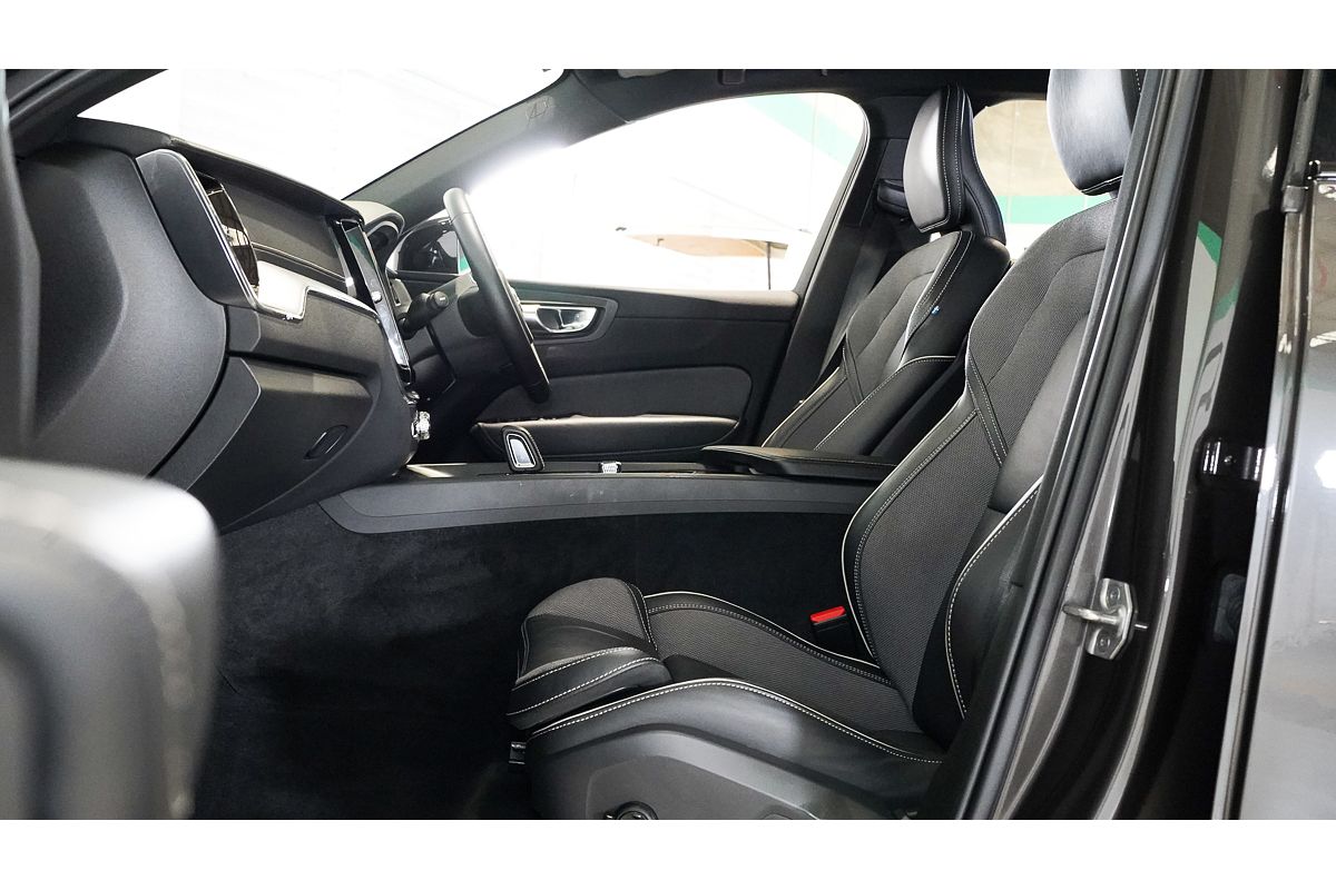 2021 Volvo XC60 B6 R-Design