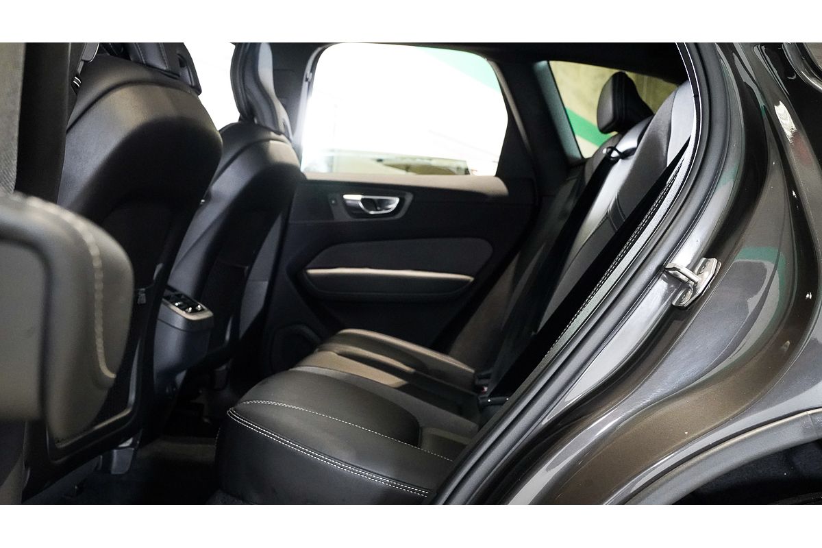 2021 Volvo XC60 B6 R-Design