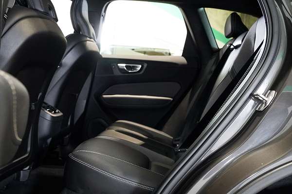 2021 Volvo XC60 B6 R-Design