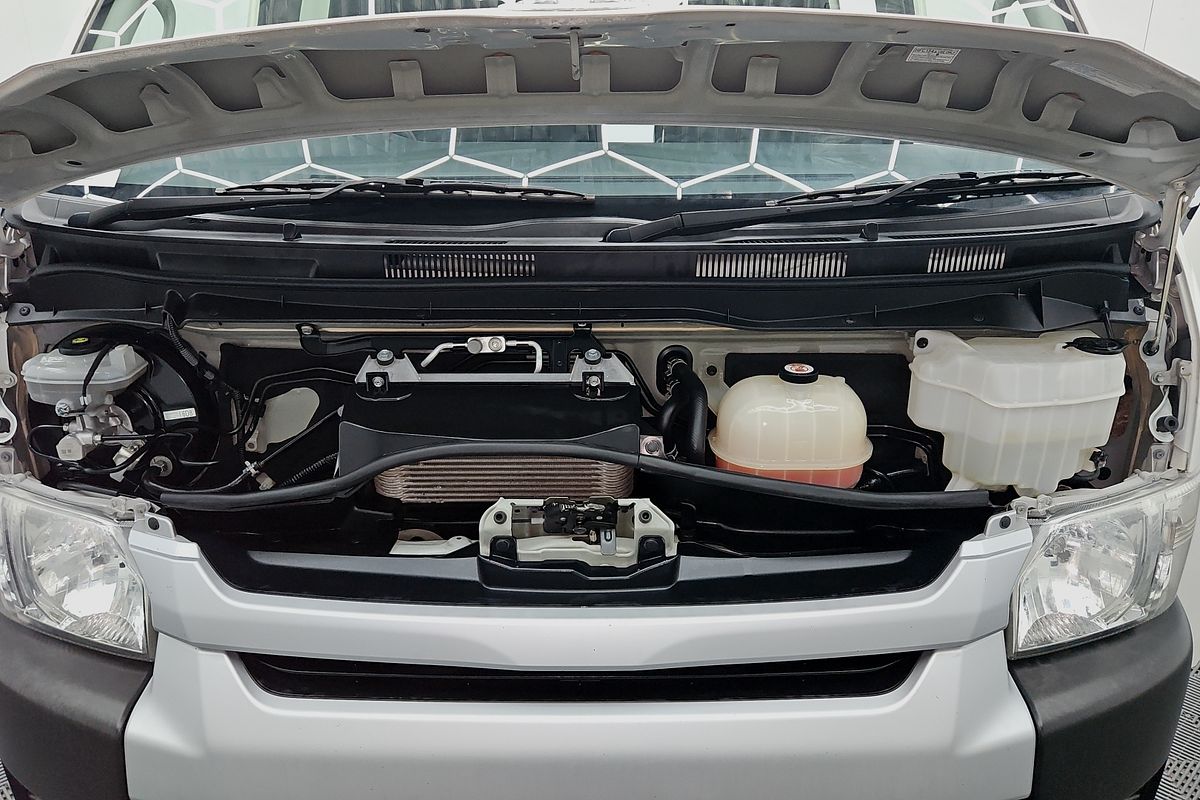 2018 Toyota Hiace Commuter KDH223R