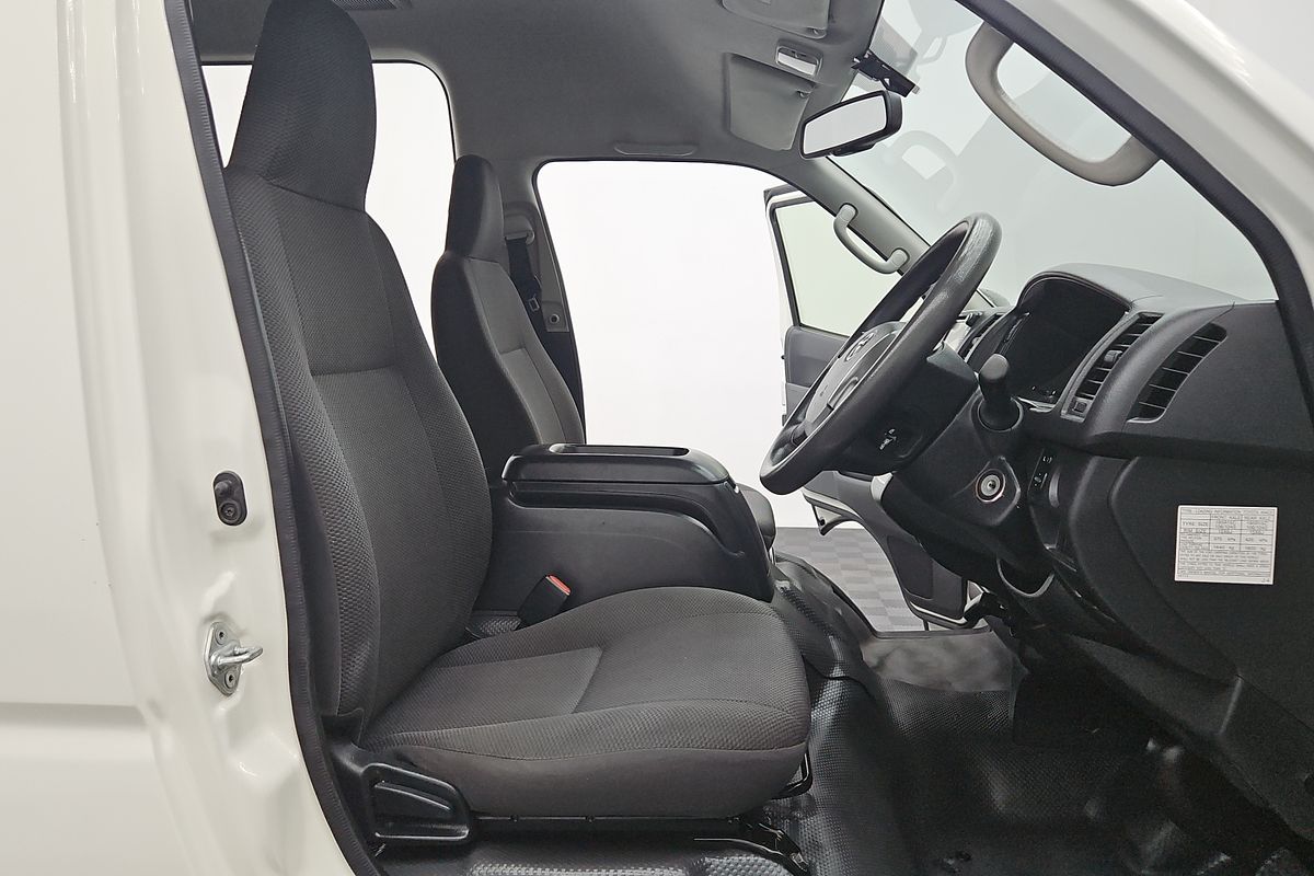 2018 Toyota Hiace Commuter KDH223R