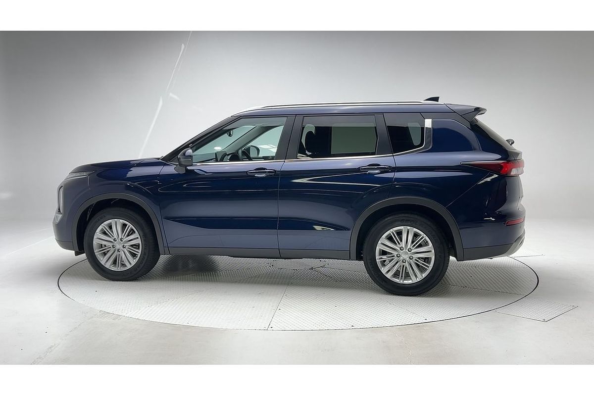 2024 Mitsubishi Outlander LS ZM
