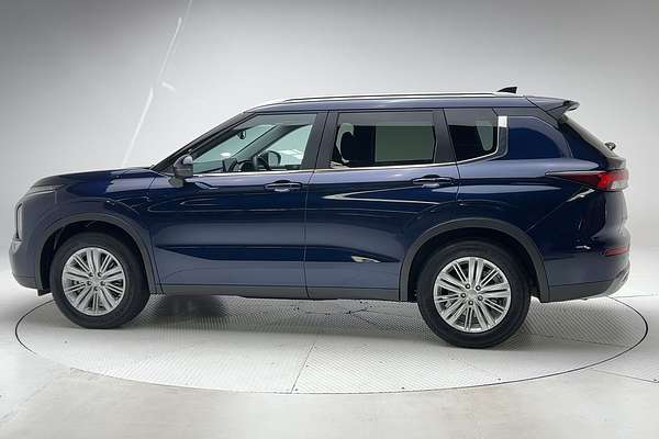 2024 Mitsubishi Outlander LS ZM