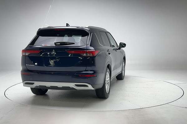 2024 Mitsubishi Outlander LS ZM