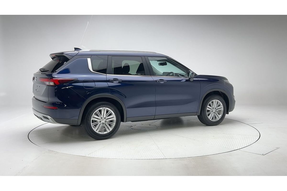 2024 Mitsubishi Outlander LS ZM