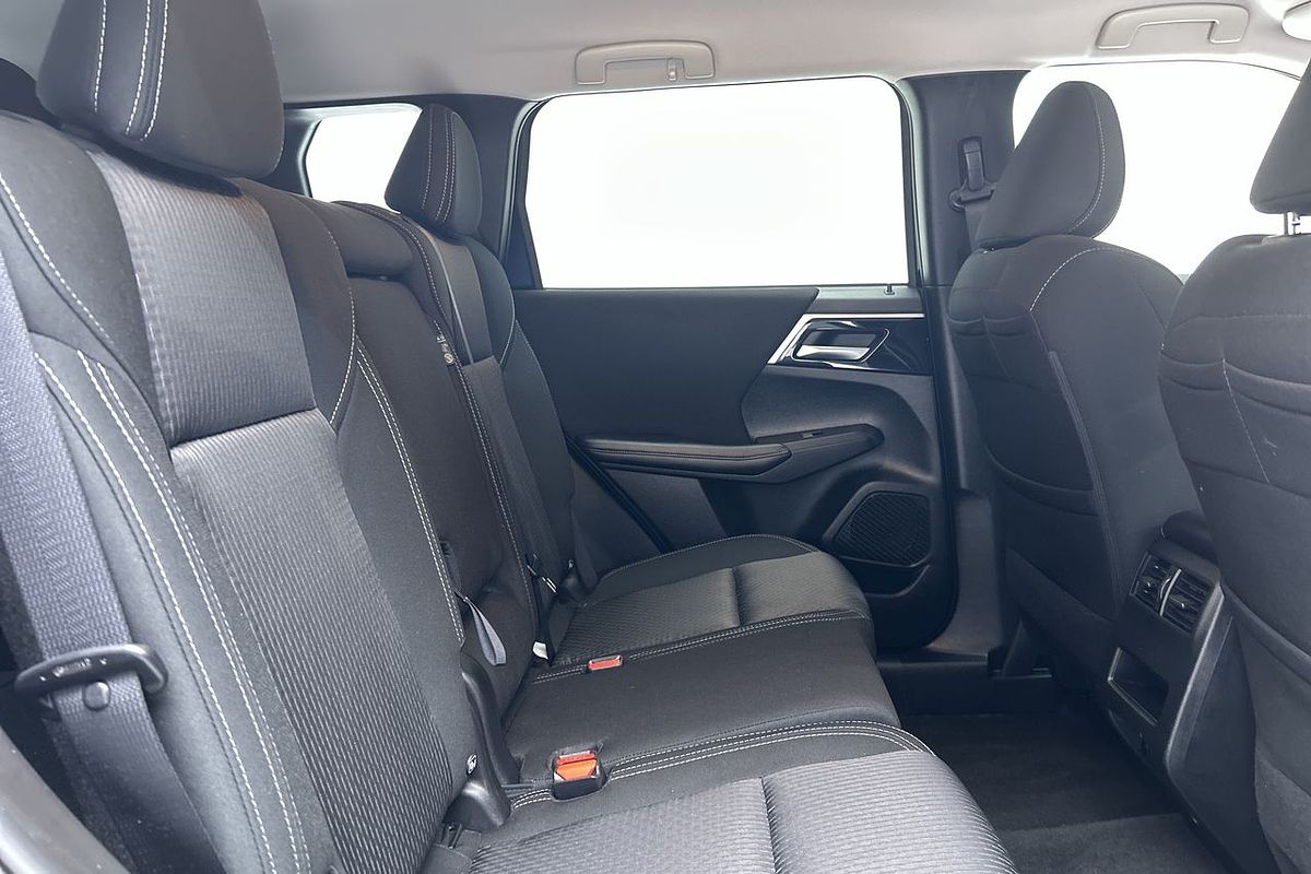 2024 Mitsubishi Outlander LS ZM
