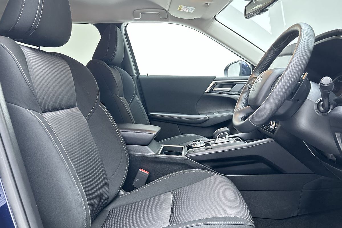 2024 Mitsubishi Outlander LS ZM