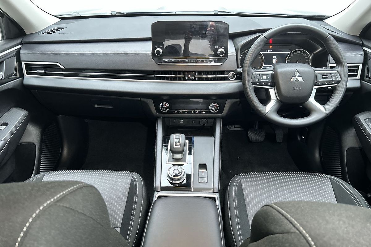 2024 Mitsubishi Outlander LS ZM