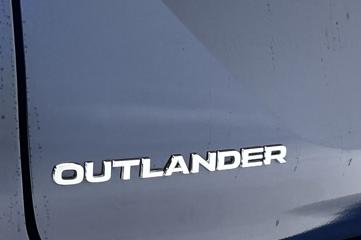 2024 Mitsubishi Outlander LS ZM