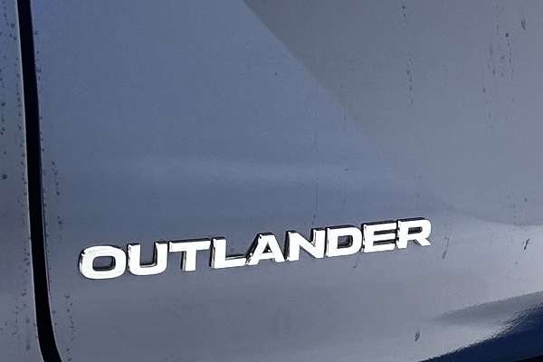 2024 Mitsubishi Outlander LS ZM