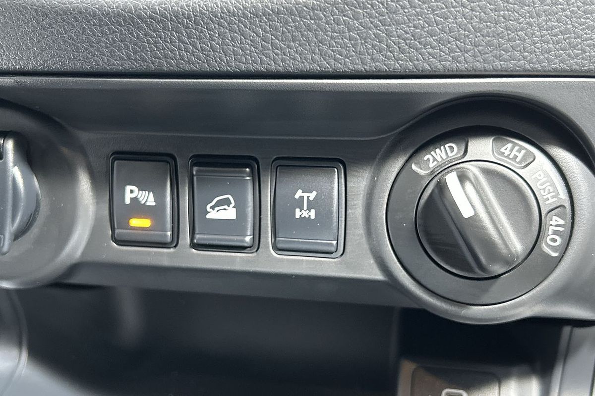 2025 Nissan Navara ST D23 4X4